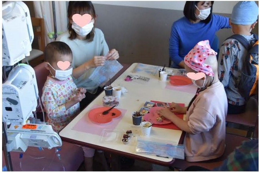 2月7日　成田赤十字病院小児科でバレンタインのチョコレート作りをしました